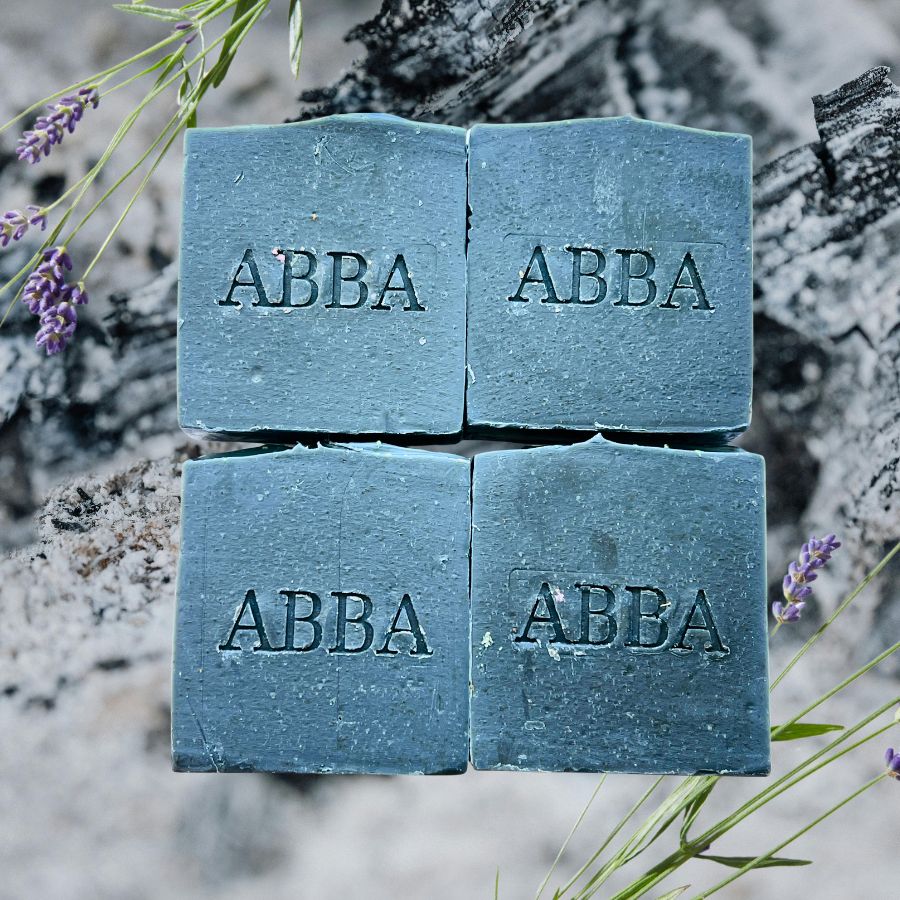 Jabón Charcoal Lavender para Piel Grasa – Artesanal y Vegano