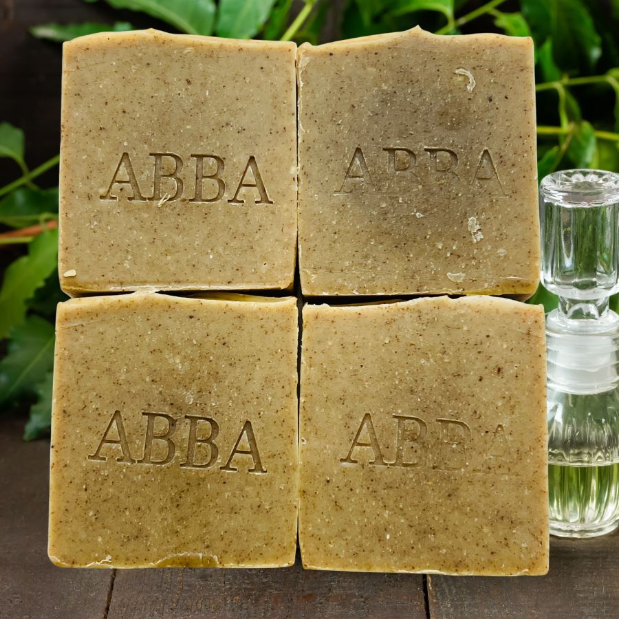Jabón Neem Golden para Piel Sensible – Artesanal y Vegano